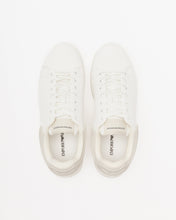 Carica l'immagine nel visualizzatore di Gallery, Emporio Armani Sneakers in pelle con retro in gomma e suola zigrinata