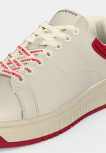 Carica l'immagine nel visualizzatore di Gallery, Emporio Armani Sneakers in pelle con retro in gomma e suola zigrinata