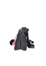 Carica l'immagine nel visualizzatore di Gallery, Sun68 borsa donna crossbody in neoprene nera charm pompon