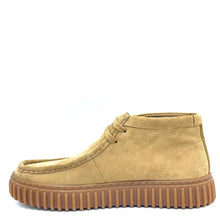 Carica l'immagine nel visualizzatore di Gallery, Clarks Torhill Hi Dark Sand Suede