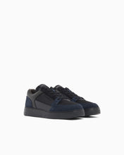Carica l'immagine nel visualizzatore di Gallery, Emporio Armani Sneakers stringate in camoscio e mesh con dettagli in pelle