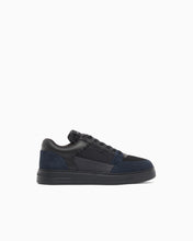 Carica l'immagine nel visualizzatore di Gallery, Emporio Armani Sneakers stringate in camoscio e mesh con dettagli in pelle