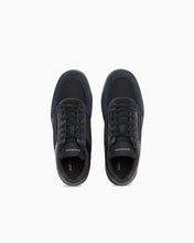 Carica l'immagine nel visualizzatore di Gallery, Emporio Armani Sneakers stringate in camoscio e mesh con dettagli in pelle