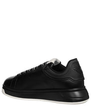Carica l'immagine nel visualizzatore di Gallery, Emporio Armani sneakers in pelle nere con suola bianca