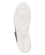 Carica l'immagine nel visualizzatore di Gallery, Emporio Armani sneakers in pelle nere con suola bianca
