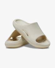 Carica l'immagine nel visualizzatore di Gallery, CROCS ciabatte uomo mellow slide beige