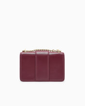 Carica l'immagine nel visualizzatore di Gallery, Armani Exchange Borsa bordeaux piccola a spalla con logo metal oro