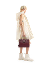 Carica l'immagine nel visualizzatore di Gallery, Armani Exchange borsa a mano trapezio con tracolla bordeaux