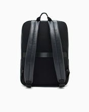 Carica l'immagine nel visualizzatore di Gallery, Armani Exchange zaino nero uomo squadrato con logo