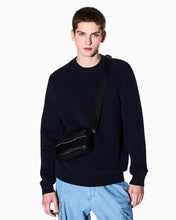 Carica l'immagine nel visualizzatore di Gallery, Armani Exchange tracolla nera uomo effetto lucido