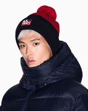 Carica l'immagine nel visualizzatore di Gallery, Armani Exchange Berretto blu e rosso in maglia a coste con pompon