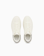 Carica l'immagine nel visualizzatore di Gallery, Armani Exchange Sneakers Venice con stampa logo sul tallone e suola in gomma