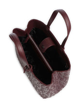 Carica l'immagine nel visualizzatore di Gallery, Armani Exchange Shopper media bordeaux a mano e tracolla logo all-over