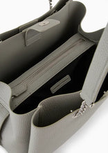 Carica l'immagine nel visualizzatore di Gallery, Emporio Armani Shopper effetto palmellato con charm aquila