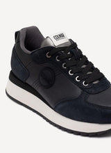 Carica l'immagine nel visualizzatore di Gallery, Colmar Sneakers donna TRAVIS PUNK nera laminata