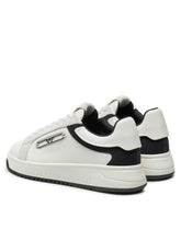 Carica l'immagine nel visualizzatore di Gallery, Emporio Armani Sneakers in pelle con placca aquila nere e bianche