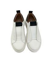 Carica l'immagine nel visualizzatore di Gallery, Alexander Smith Wembley Slip-on Uomo in morbida pelle bianca con dettagli neri