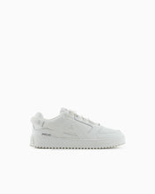 Carica l'immagine nel visualizzatore di Gallery, Emporio Armani Sneakers in pelle bianche con maxi patch EA