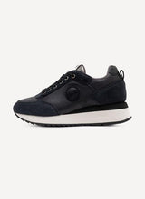 Carica l'immagine nel visualizzatore di Gallery, Colmar Sneakers donna TRAVIS PUNK nera laminata