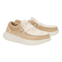 Carica l'immagine nel visualizzatore di Gallery, HEYDUDE Wendy comf suede crochet uncinetto fiori beige