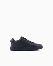 Carica l'immagine nel visualizzatore di Gallery, Emporio Armani Sneakers in pelle nere con maxi patch EA