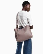 Carica l'immagine nel visualizzatore di Gallery, Emporio Armani Shopper MyEA Bag media stampa cervo tortora
