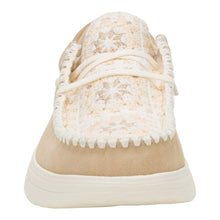 Carica l'immagine nel visualizzatore di Gallery, HEYDUDE Wendy comf suede crochet uncinetto fiori beige