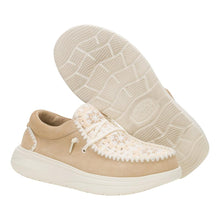 Carica l'immagine nel visualizzatore di Gallery, HEYDUDE Wendy comf suede crochet uncinetto fiori beige