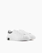 Carica l'immagine nel visualizzatore di Gallery, Armani Exchange sneakers bianche con retro nero