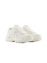 Carica l'immagine nel visualizzatore di Gallery, Armani Exchange Sneakers donna leggere bianche e oro