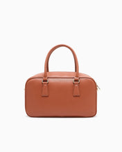 Carica l'immagine nel visualizzatore di Gallery, Armani Exchange borsa media bauletto color cuoio