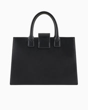 Carica l'immagine nel visualizzatore di Gallery, Armani Exchange borsa a mano trapezio con tracolla nera