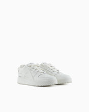 Carica l'immagine nel visualizzatore di Gallery, Emporio Armani Sneakers in pelle bianche con maxi patch EA