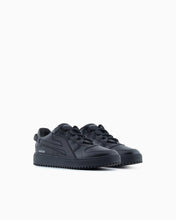 Carica l'immagine nel visualizzatore di Gallery, Emporio Armani Sneakers in pelle nere con maxi patch EA