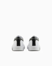 Carica l'immagine nel visualizzatore di Gallery, Armani Exchange sneakers bianche con retro nero