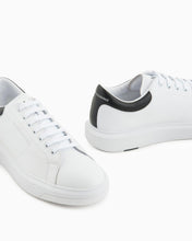 Carica l'immagine nel visualizzatore di Gallery, Armani Exchange sneakers bianche con retro nero