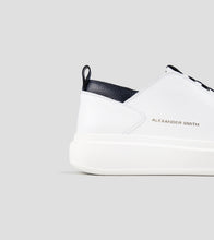 Carica l'immagine nel visualizzatore di Gallery, Alexander Smith Wembley sneakers in pelle bottalata bianca e dettagli blu