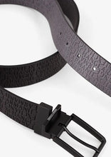 Carica l'immagine nel visualizzatore di Gallery, Armani Exchange Cintura reversibile in pelle nero-grigio logo all-over