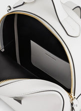 Carica l'immagine nel visualizzatore di Gallery, Emporio Armani Zaino finish palmellato con charm