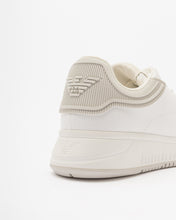 Carica l'immagine nel visualizzatore di Gallery, Emporio Armani Sneakers in pelle con retro in gomma e suola zigrinata
