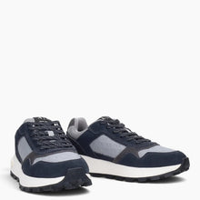 Carica l'immagine nel visualizzatore di Gallery, Armani Exchange Sneakers in camoscio e mesh con logo all over
