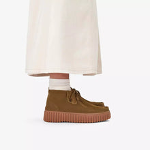 Carica l'immagine nel visualizzatore di Gallery, Clarks  Pelle Scamosciata Verde Oliva
