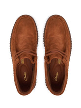 Carica l'immagine nel visualizzatore di Gallery, Clarks Torhill  Hi Ginger Suede
