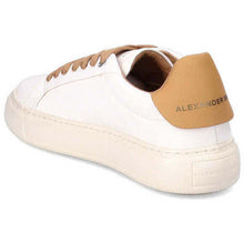 Carica l'immagine nel visualizzatore di Gallery, Alexander Smith Soho Sneakers Uomo in morbida pelle bianca con inserti mustard
