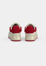 Carica l'immagine nel visualizzatore di Gallery, Emporio Armani Sneakers in pelle con retro in gomma e suola zigrinata
