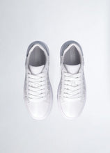 Carica l&#39;immagine nel visualizzatore di Gallery, Liu Jo Sneakers platform con logo strass SS Collection
