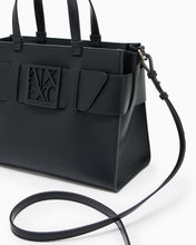 Carica l'immagine nel visualizzatore di Gallery, Armani Exchange Borsa shopping Susy con logo e tracolla rimovibile doppi manici e logo

