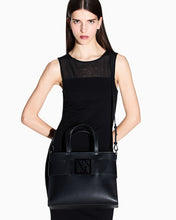 Carica l'immagine nel visualizzatore di Gallery, Armani Exchange Borsa shopping Susy con logo e tracolla rimovibile doppi manici e logo
