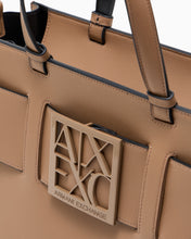 Carica l'immagine nel visualizzatore di Gallery, Armani Exchange Borsa shopping Susy con logo e tracolla rimovibile doppi manici e logo
