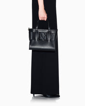 Carica l'immagine nel visualizzatore di Gallery, Armani Exchange Borsa shopping Susy con logo e tracolla rimovibile

